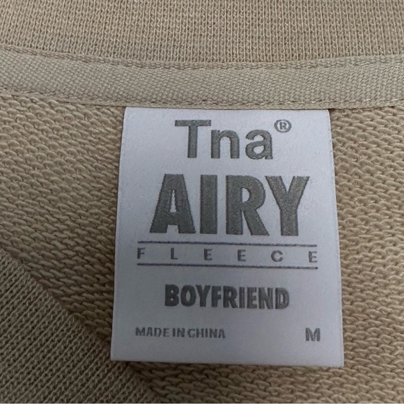 Aritzia TNA Airy Fleece Boyfriend Crew
Sweatshirt - Size M - EUC - Picture 7 of 7